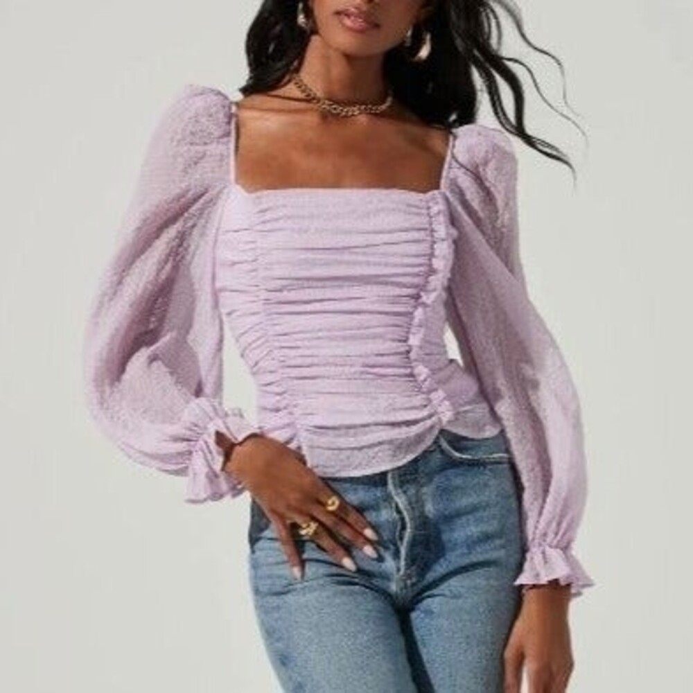 STORE CLOSING FRI JAN 23 NWT Astr Tonina puff sleeve top light lilac size S